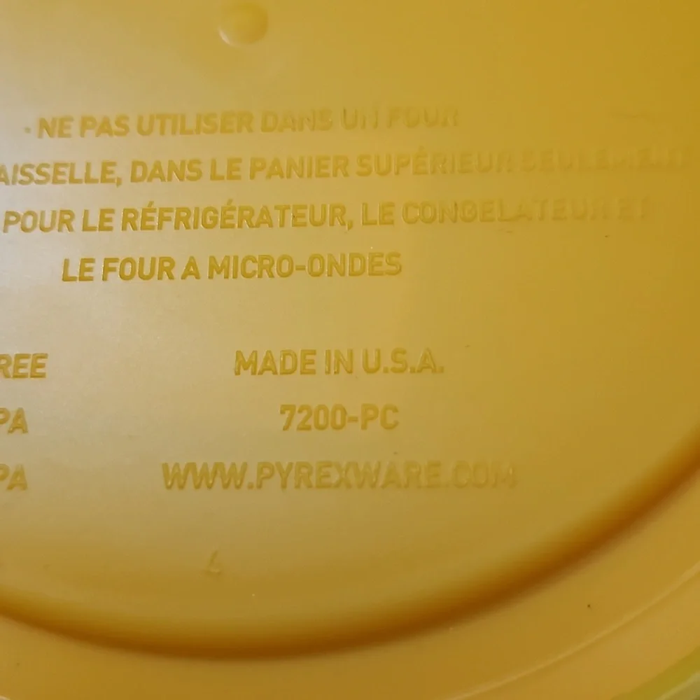 Pyrex 2 Cup Round Lid - Picture 2 of 3